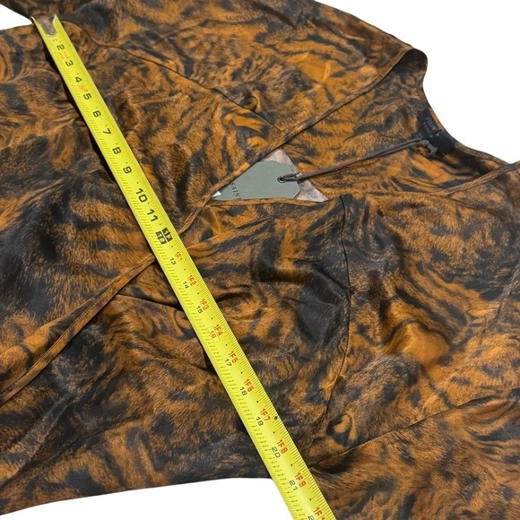 NEW All Saints Penny Grizedale Cat Print Silk Blend Wrap Front Blouse Size 6 - Picture 7 of 8